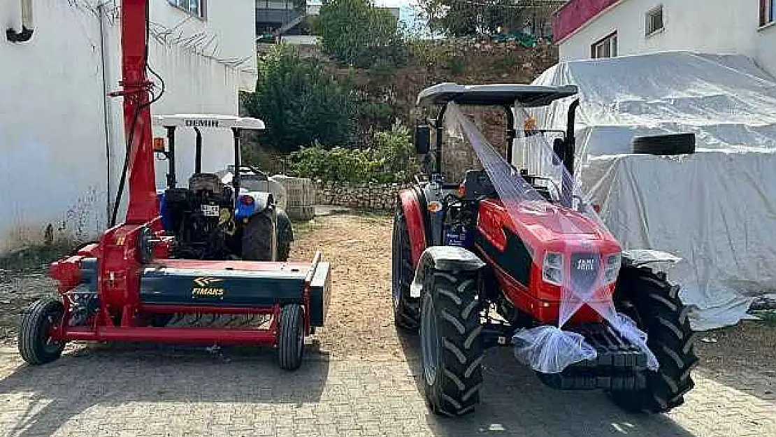 Rotaryden Süt Birliğine Traktör Ve Silaj Makinesi Desteği