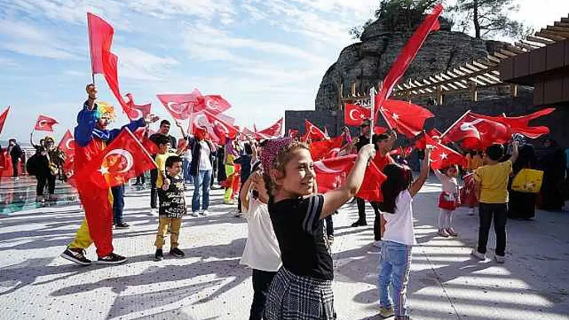 Minikler Cumhuriyet Coşkusunu Ali Kayası'nda Yaşadı