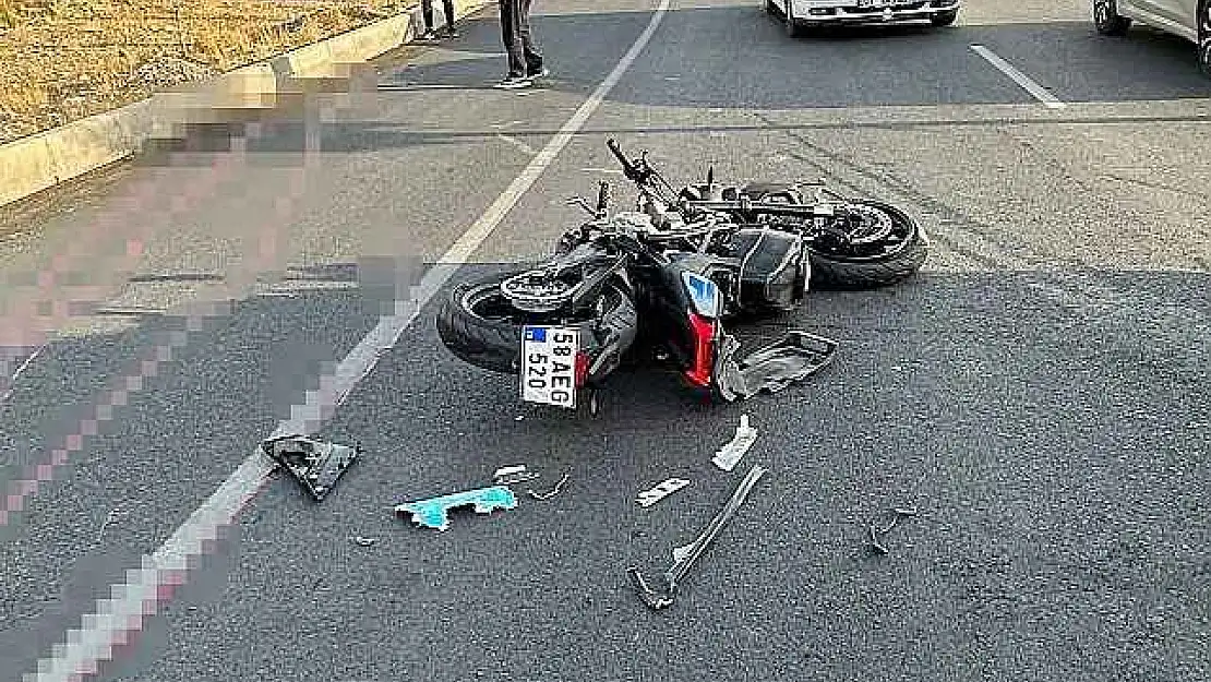 Motosiklet ile halk otobüsü çarpıştı: 1 ölü