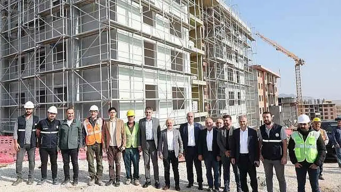 İl protokolü kalıcı deprem konutlarını inceledi