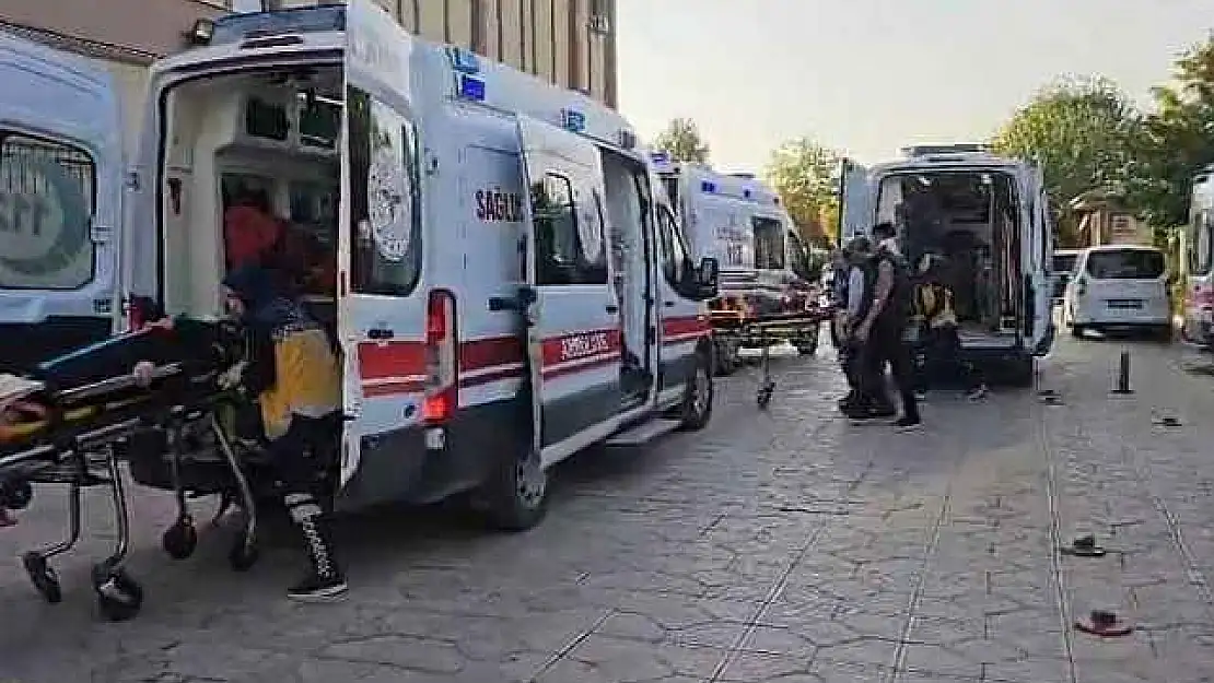 Adıyaman'da otomobil tarlaya uçtu: 5 yaralı