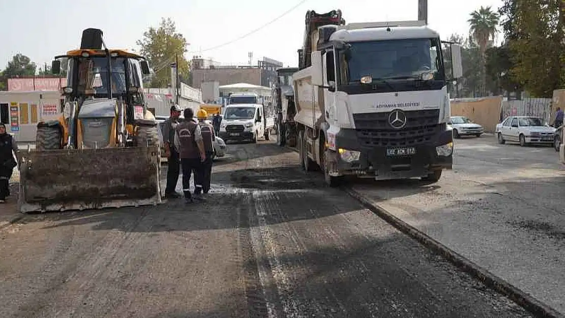 Adıyaman Belediyesi Asfaltlama Öncesi Freze Çalışmalarına Devam Ediyor