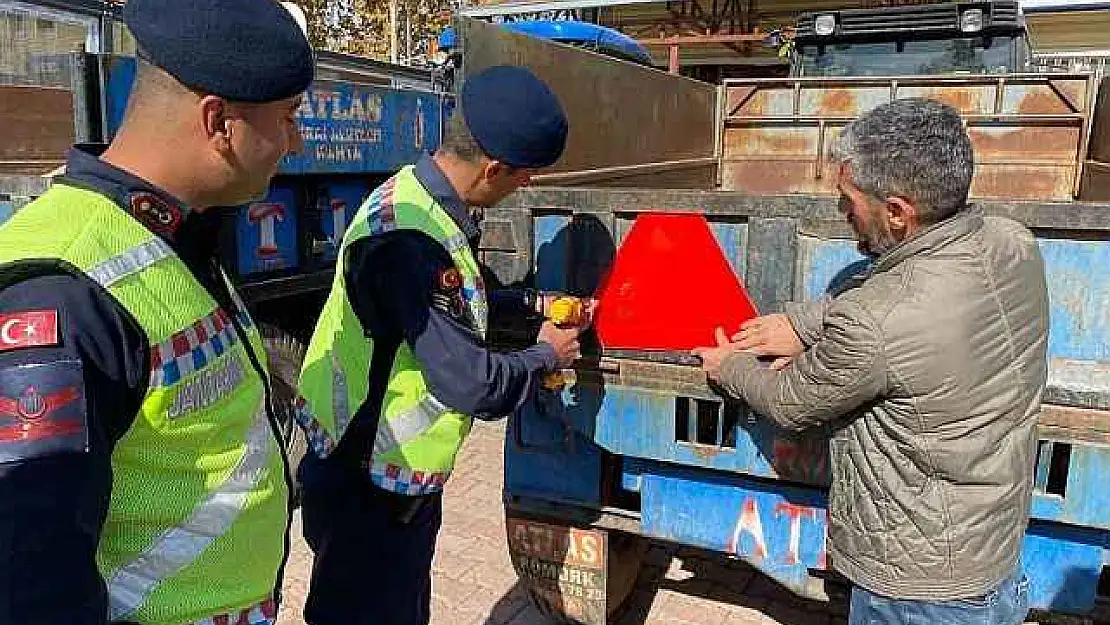 Malatya'da jandarma reflektör kullanımına dikkat çekti