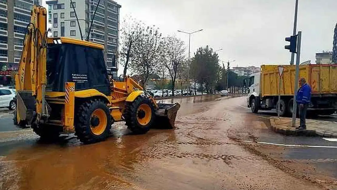 Kahramanmaraş'ta ekiplerin sağanak yağış nöbeti