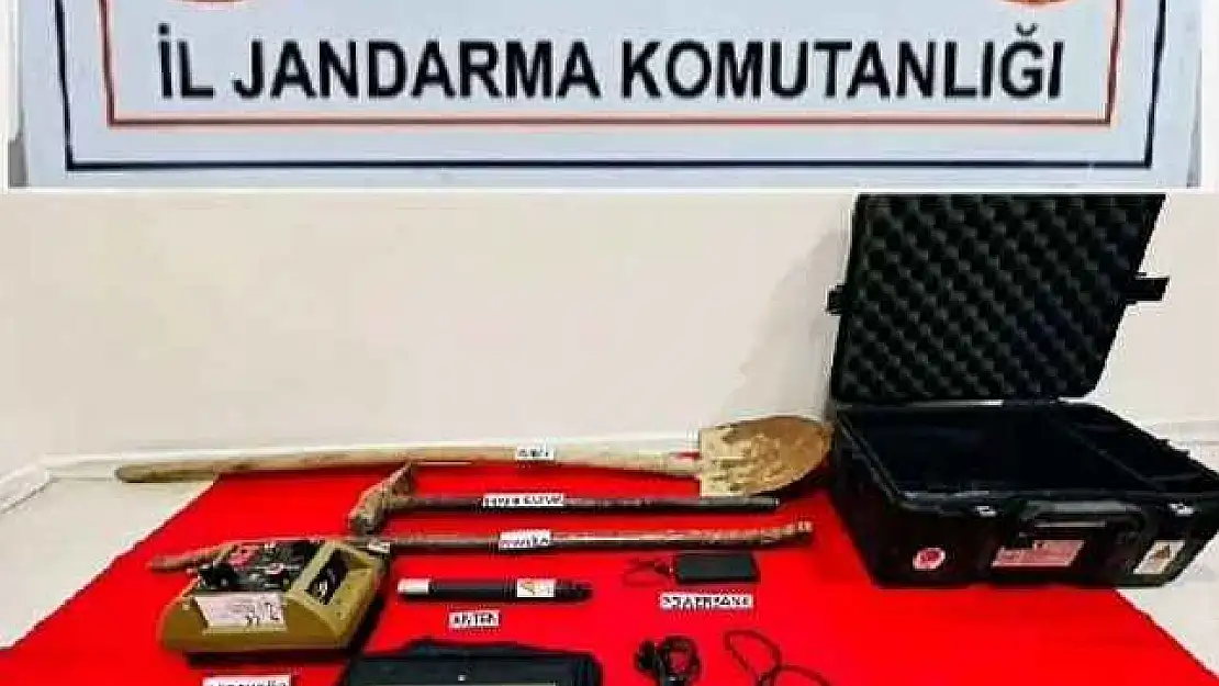 Kaçak kazı yapan 10 şahsı jandarma suçüstü yakaladı