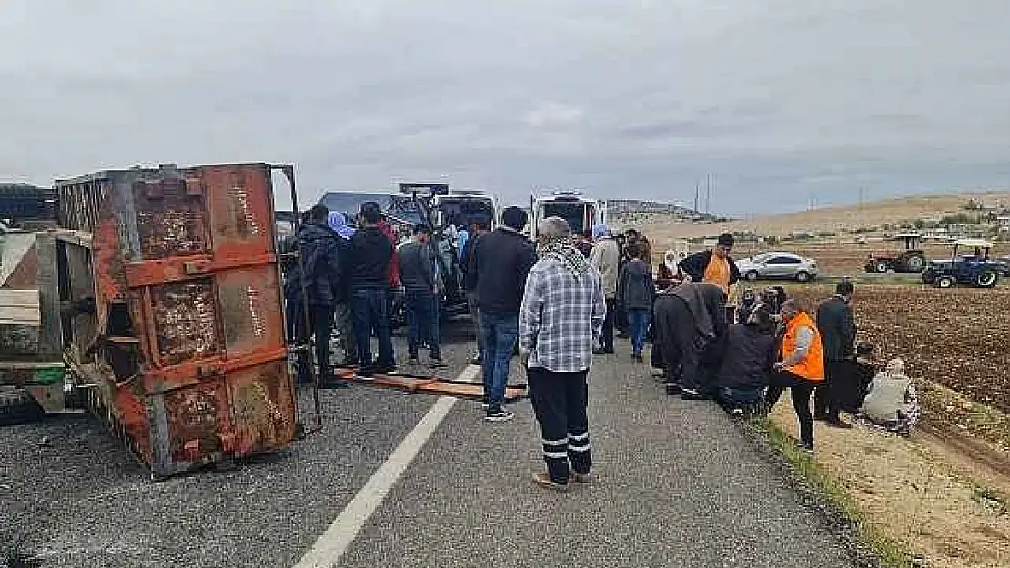 Diyarbakır'da Tır İle Traktör Çarpıştı: 1 Ölü, 1 Yaralı