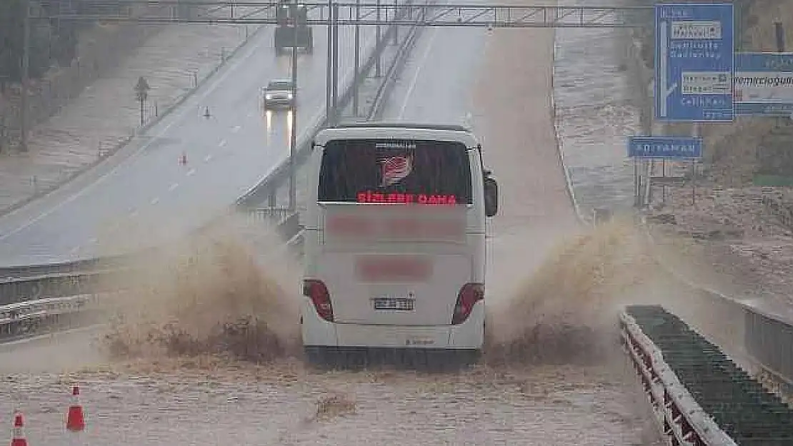 Şiddetli Yağış Adıyaman'ı Etkisi Altına Aldı