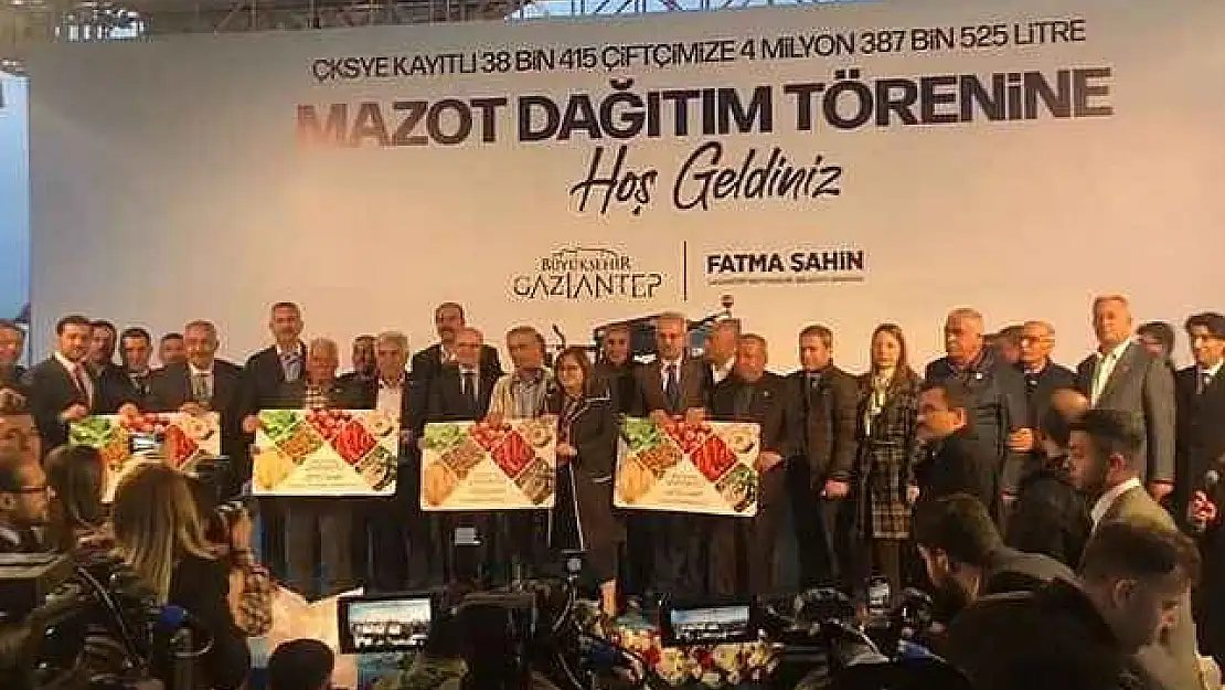 Bakan Şimşek, Gaziantep'te çiftçilere mazot ve sertifikalı tohum dağıttı