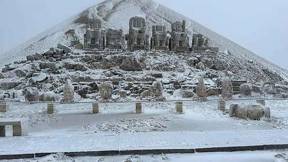 Nemrut'a mevsimin ilk karı yağdı