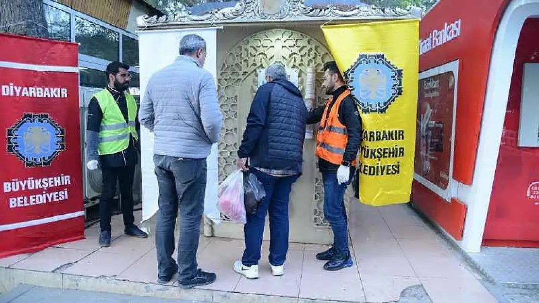 Diyarbakır'da ikram çeşmesinden sıcak çorba akmaya başladı