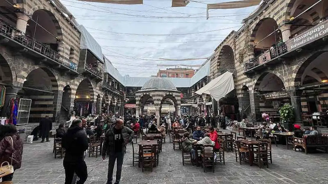 Diyarbakır'da hafta sonu turist yoğunluğu