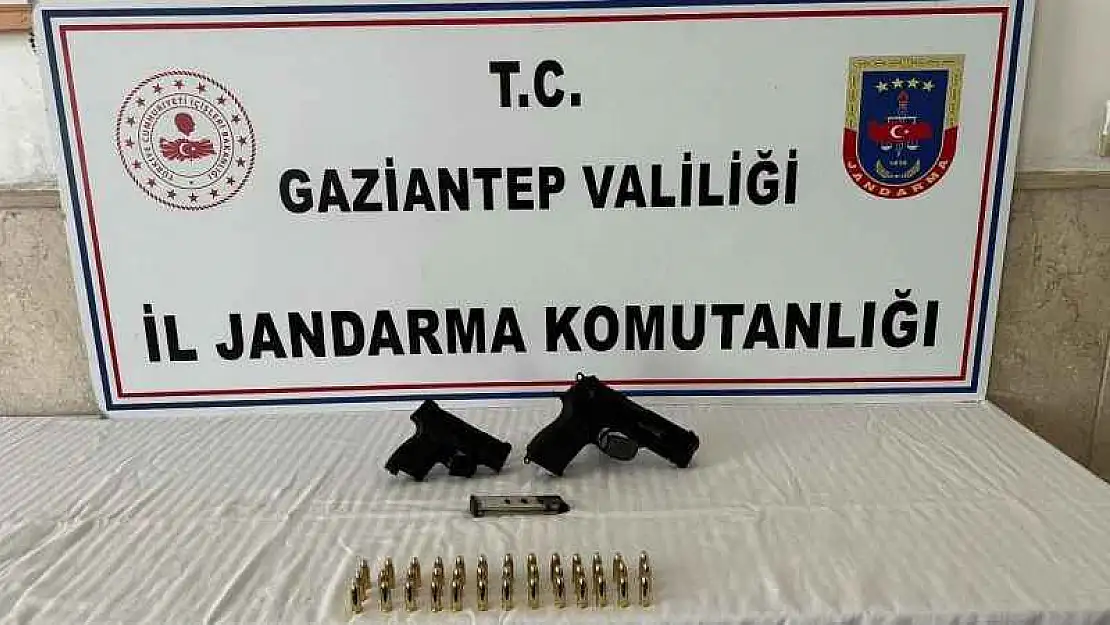 Gaziantep'te kaçak 5 tabanca ile 3 av tüfeği ele geçirildi