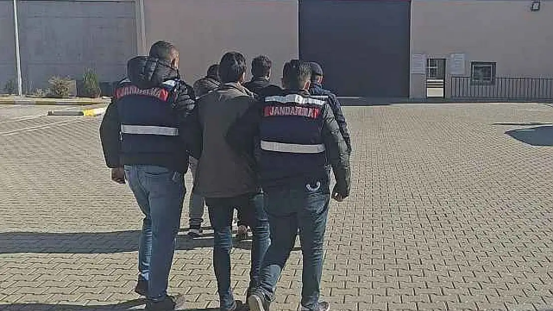 3 Düzensiz Göçmen Yakalandı, 2 Organizatör Tutuklandı