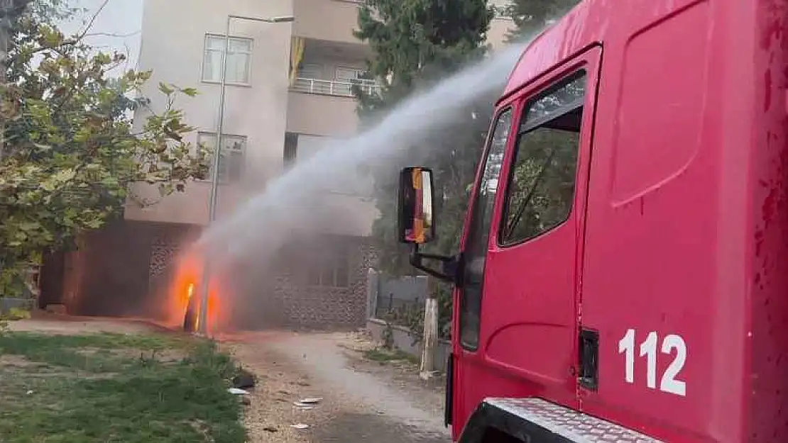 Alev Alan Elektrik Trafosu Cayır Cayır Yandı