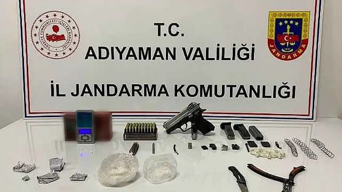 Şüphelinin Aracından Uyuşturucu Ve Evinden Silah Çıktı