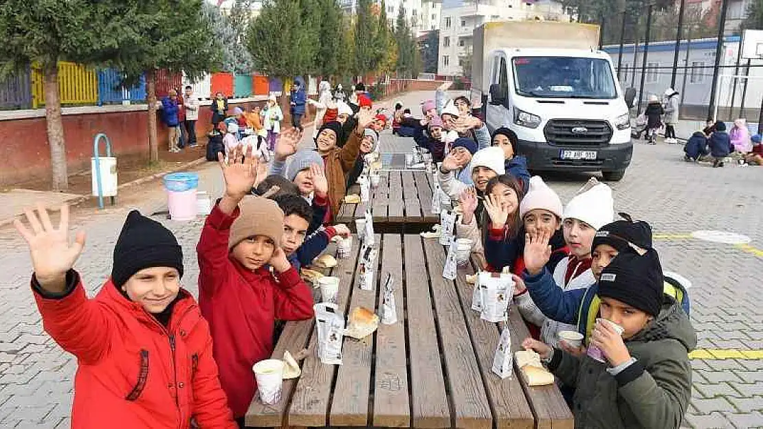 Kahramanmaraş'ta öğrencilere çorba ikramı