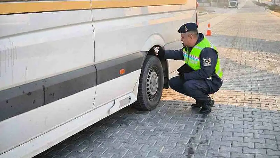 Malatya'da jandarmadan zorunlu kış lastiği denetimi