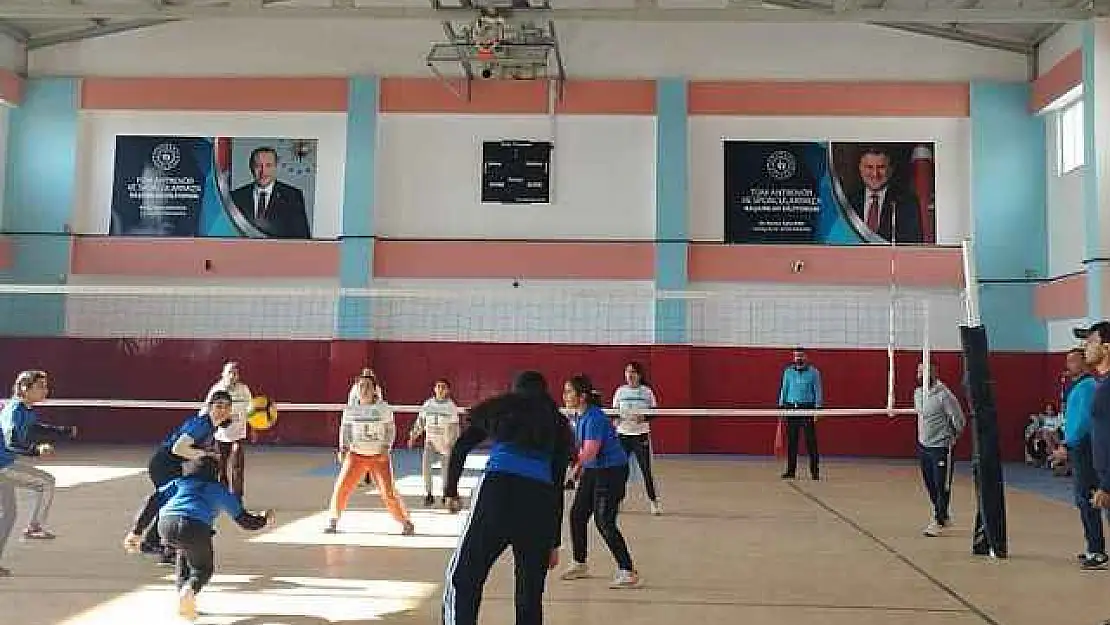 Tut ilçesinde kızlar voleybol turnuvası düzenlendi