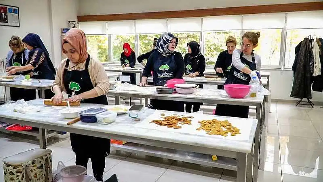 Kadınlardan pastacılık kursuna yoğun ilgi