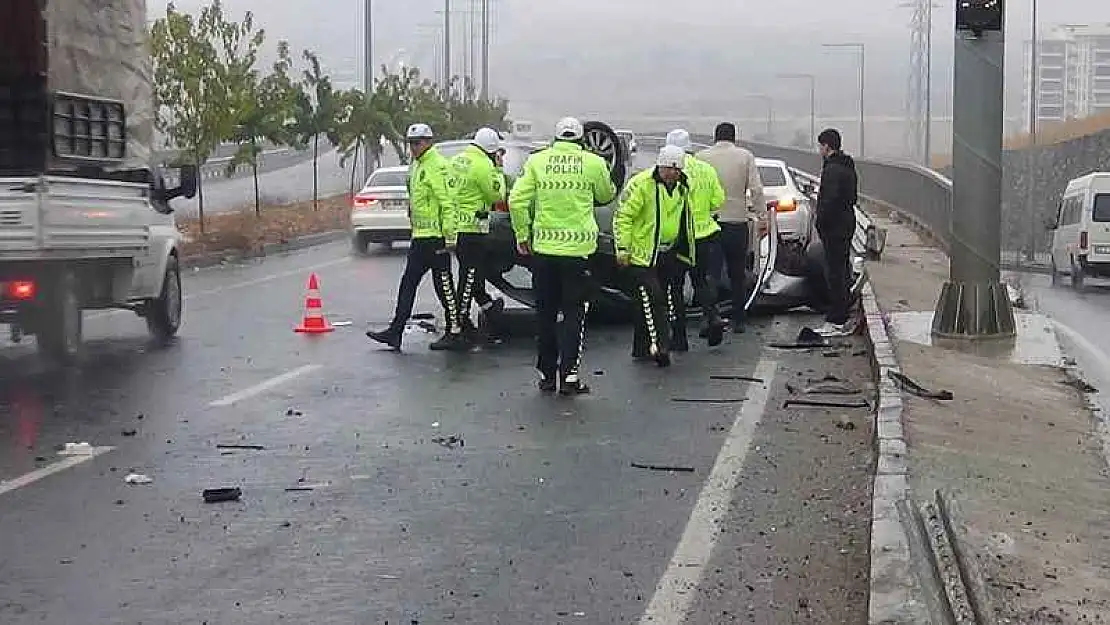 Kayganlaşan yol kaza getirdi