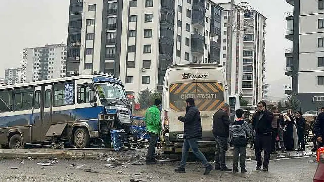 Öğrenci servisi ile yolcu minibüsü çarpıştı: 6 yaralı