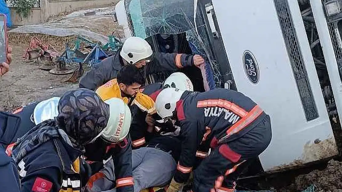 Harfiyat Kamyonu Devrildi 1 Yaralı