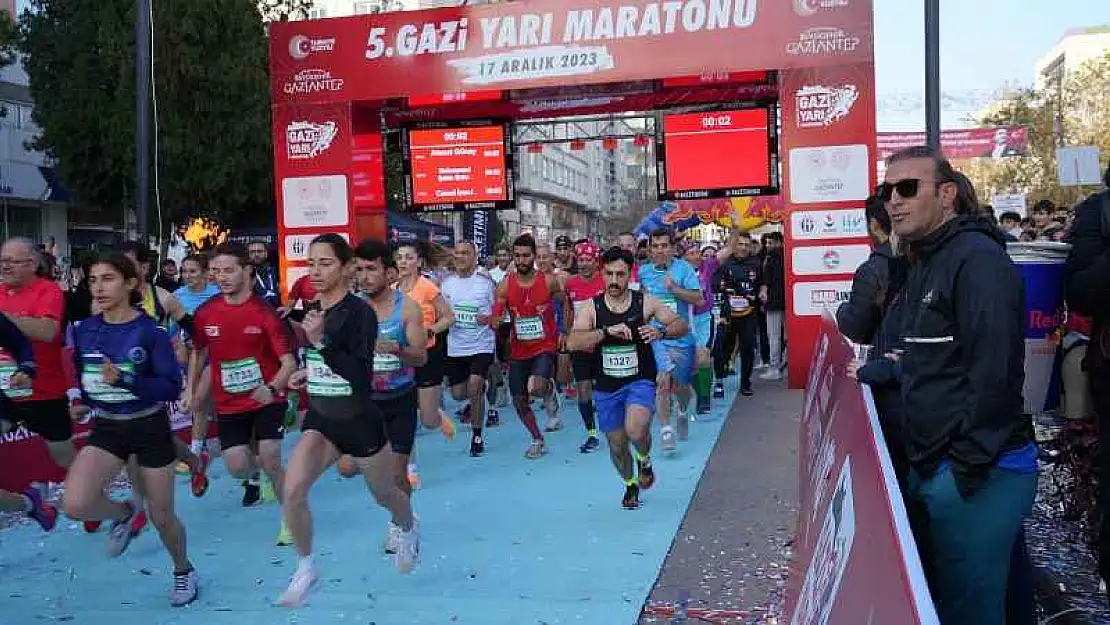 5. Gazi Yarı Maratonu bin 300 sporcunun katılımıyla gerçekleştirildi