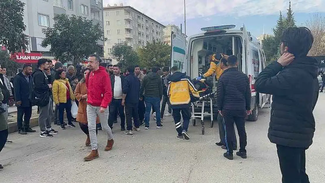 Kilis'te motosiklet yayaya çarptı: 2 ağır yaralı