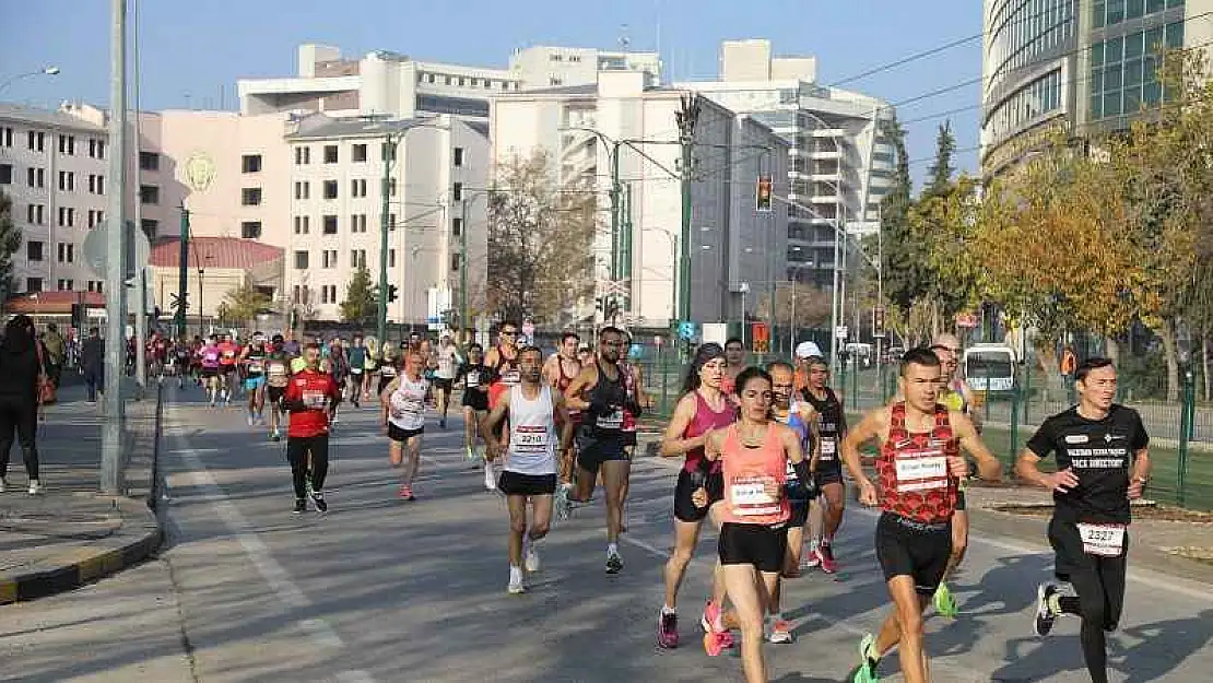 Gazi yarı maratonu, 7'den 70'e beğeni topladı