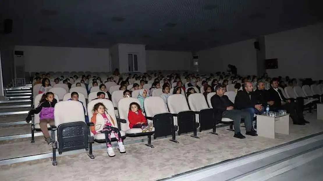 Kahta'da Öğrenciler Sinema Keyfi Yaşadı