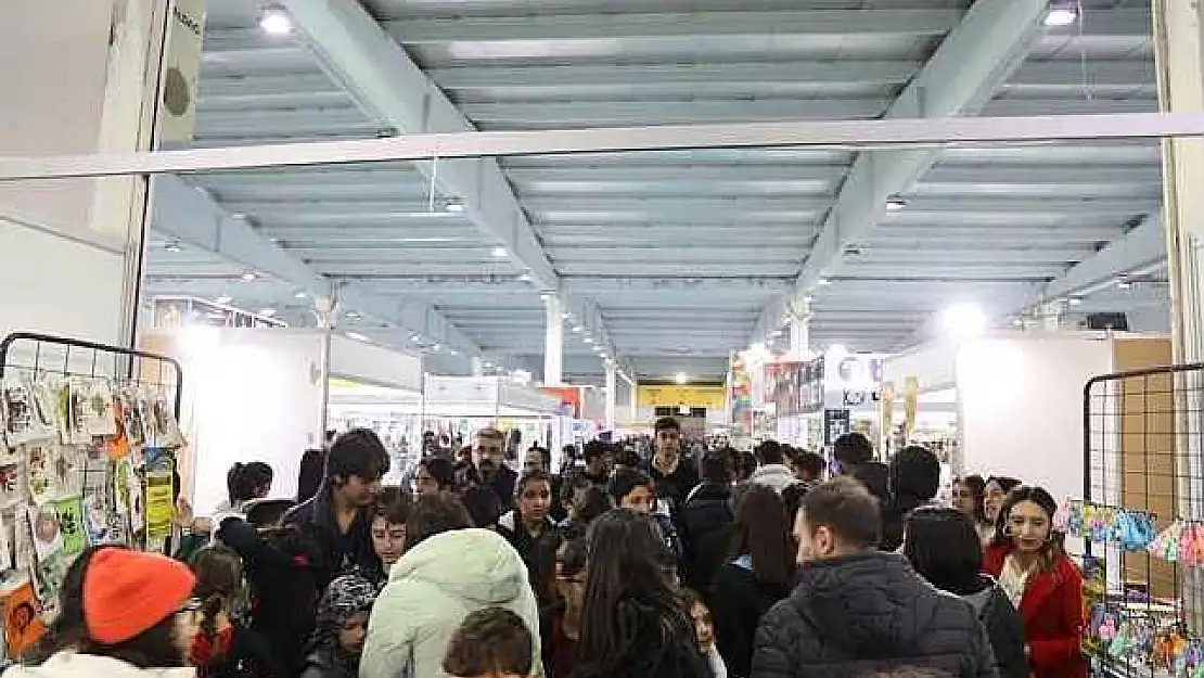 Diyarbakır'da 5 günde 237 bin kişi kitap fuarını ziyaret etti