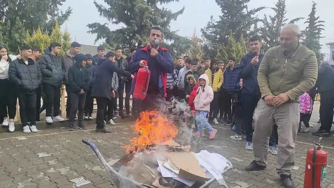 Büyükşehir İtfaiyesi, Afet ve Acil Durum Eğitimlerini Sürdürüyor