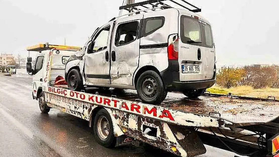 Mardin'de tır, hafif ticari araca arkadan çarptı: 1 yaralı