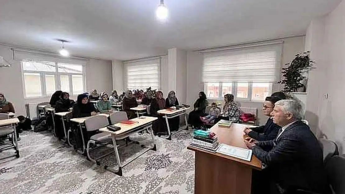 Çermik Kaymakamı Yılmaz, Kur'an kursu öğrenci ve hocalarıyla bir araya geldi