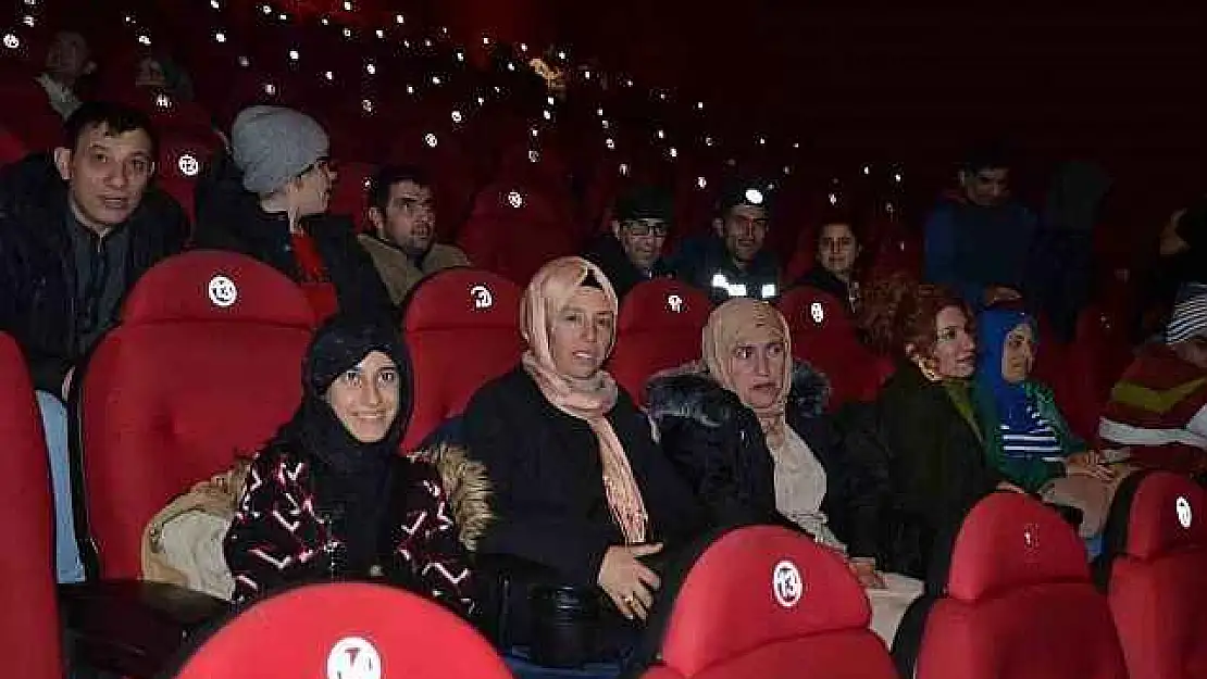 Diyarbakır'da engelli vatandaşlara sinema keyfi