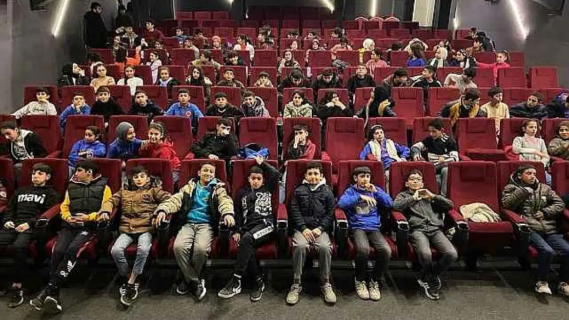 Büyükşehir belediyesi 500 bin öğrenciye film izletti