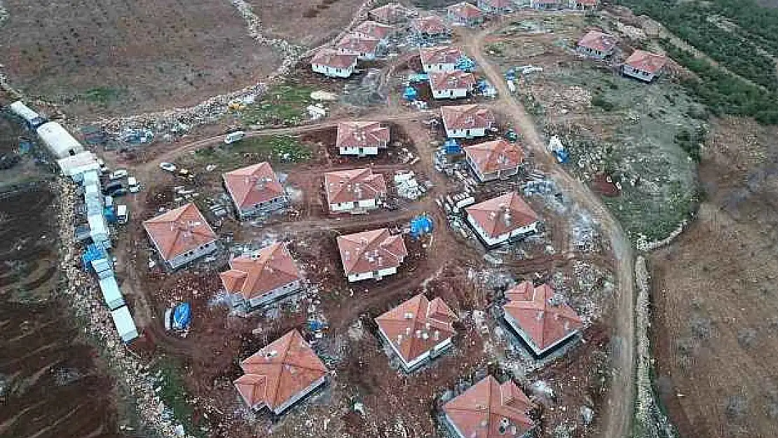 Kilis'te depremzedeler için yapılan köy evlerinin inşası sürüyor