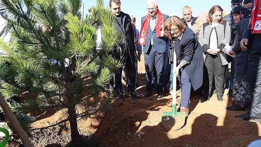 Büyükşehir, Taşlıca Malazgirt Mahallesi'nde ağaç dikimi yaptı