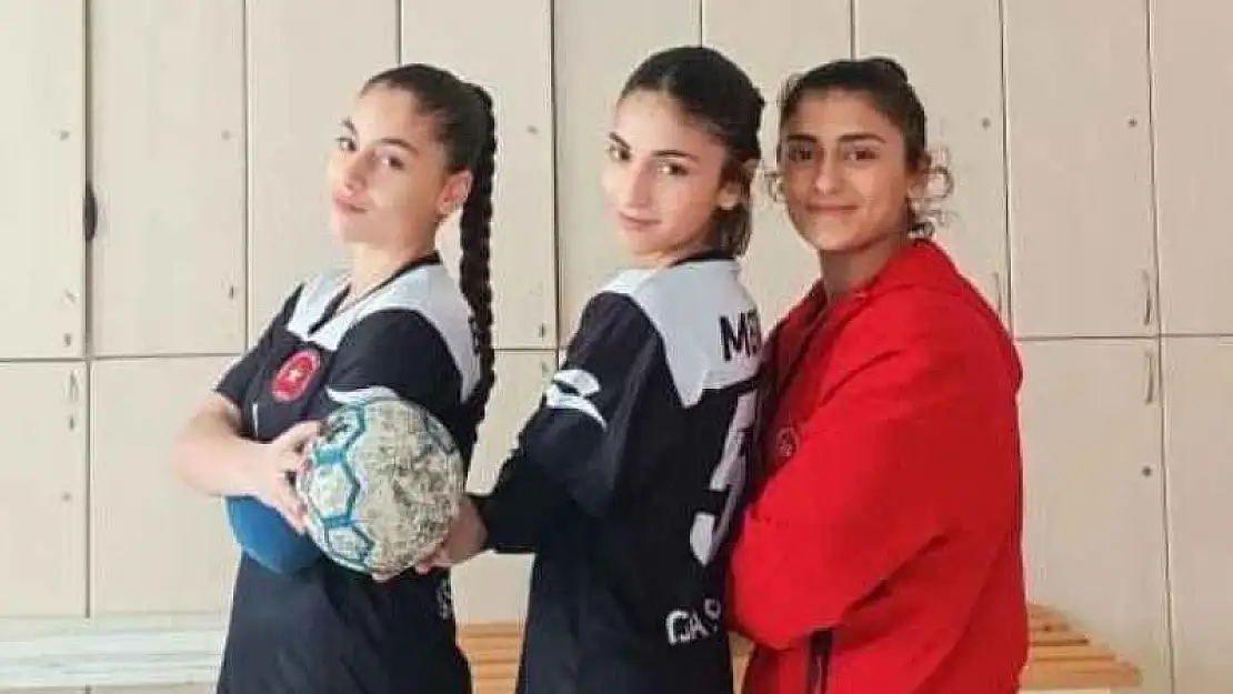 Cizre'de 4 sporcu, Hentbol Milli Takımı kampına davet edildi