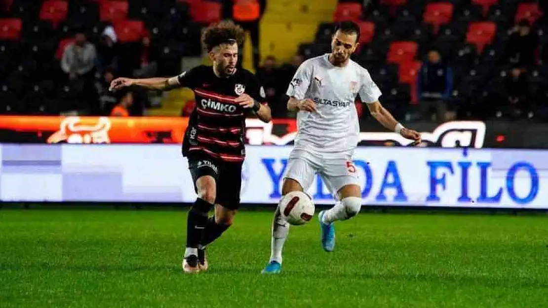 Trendyol Süper Lig: Gaziantep FK: 1 - Pendikspor: 0 (İlk yarı)