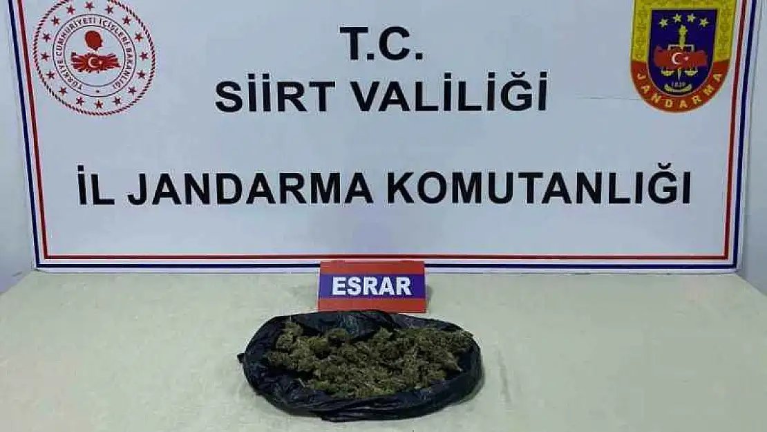 Siirt'te bir yolcunun üstünde 220 gram esrar ele geçirildi