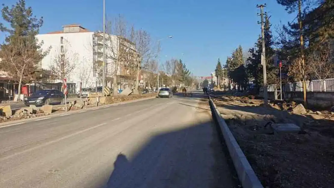 Esnaf'tan Yetkililere Çağrı 'Yolu Yapın Ama Esnafı Da Unutmayın'