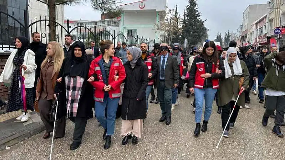 Adıyaman'da görme engellilerden 'farkındalık' yürüyüşü