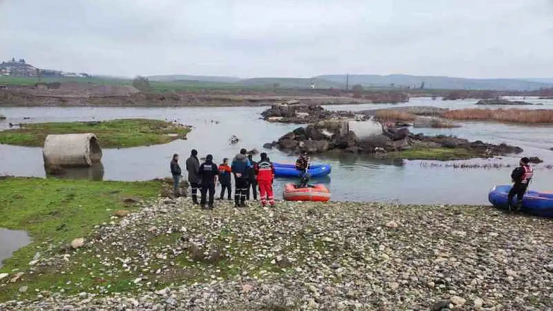 Diyarbakır'da 5 gündür Dicle Nehri'nde kaybolduğu değerlendirilen kişiyi arama çalışmaları devam ediyor