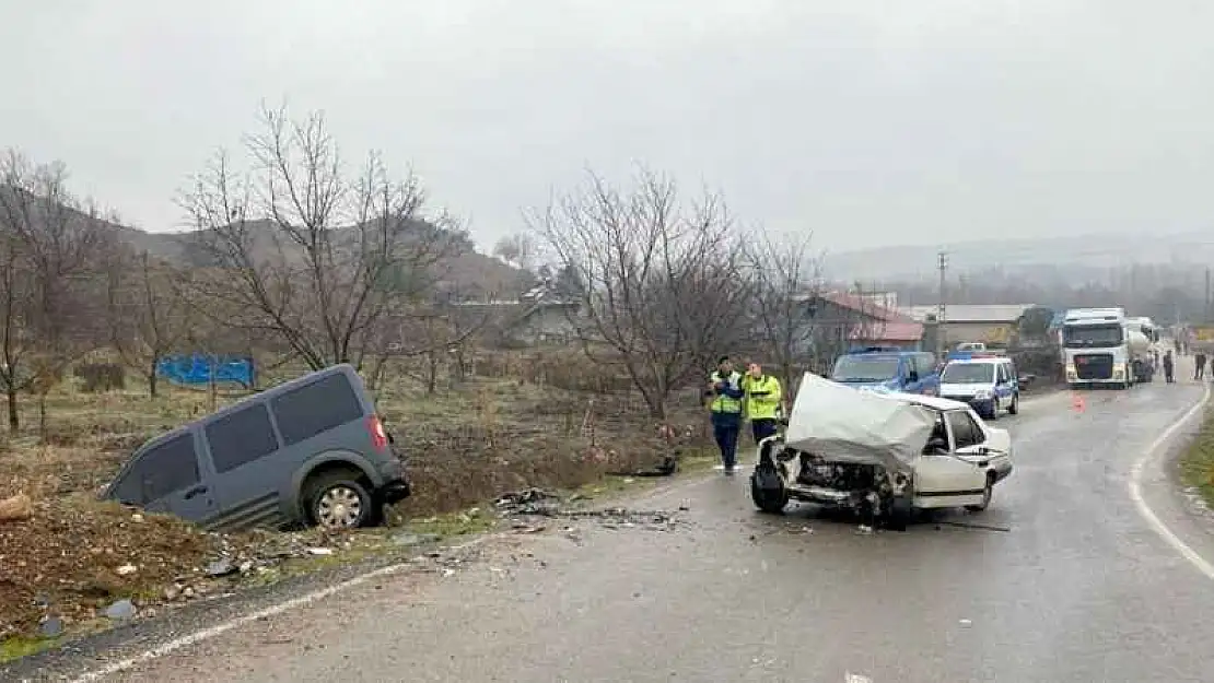 Gölbaşında Sivil Polis Aracı İle Otomobil Çarpıştı