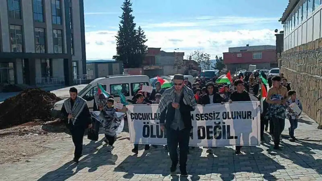 Dicle ilçesinde çocuklardan Gazze'ye destek yürüyüşü