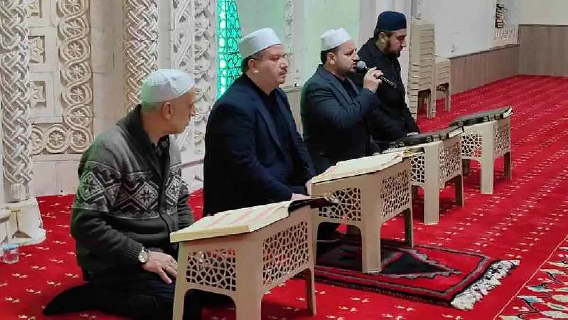 Mardin'de şehitler için sabah namazı sonrası dua programı