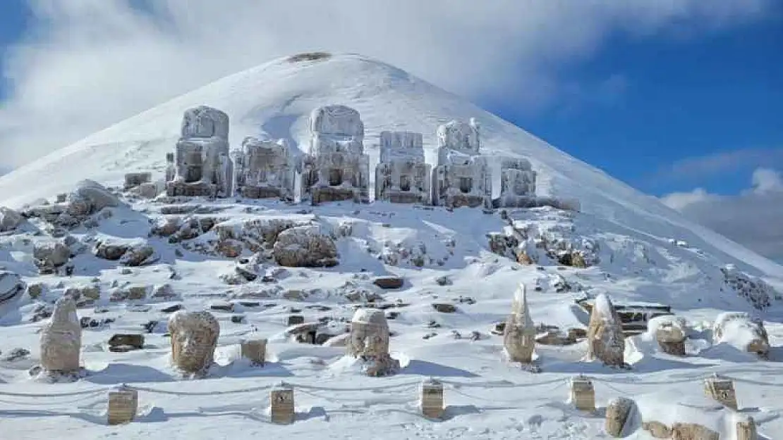 Nemrut Dağı yeniden beyaza büründü