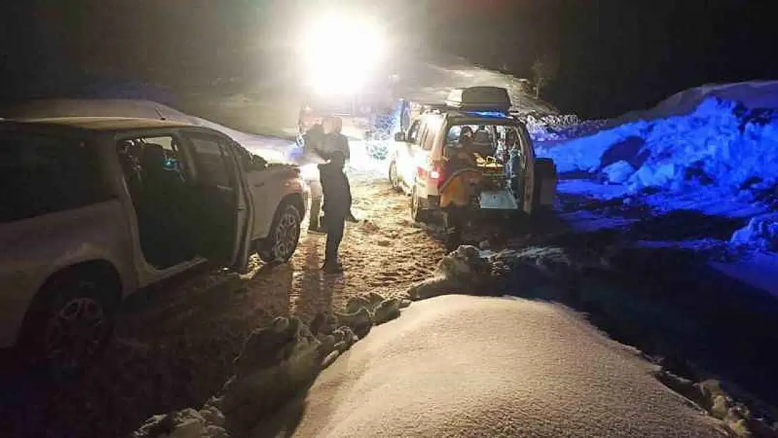 Sağlık ekipleri kar nedeniyle 6 saatlik çalışma sonrası hastaya ulaştı