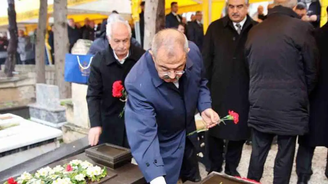 SANKO'nun kurucusu Sani Konukoğlu, mezarı başında anıldı